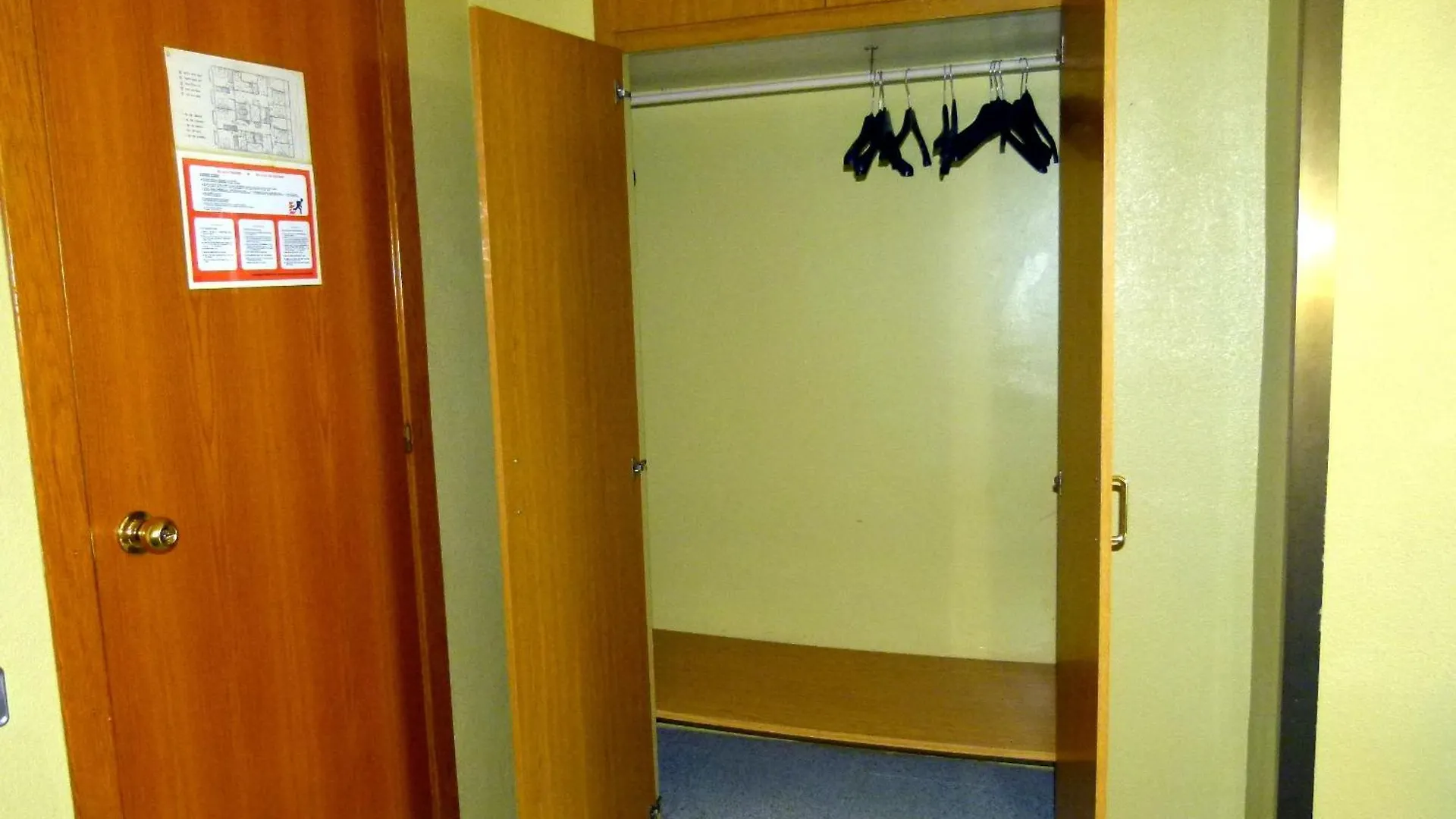 Guest house Hostal Nuevo Colon Barcelona Spain