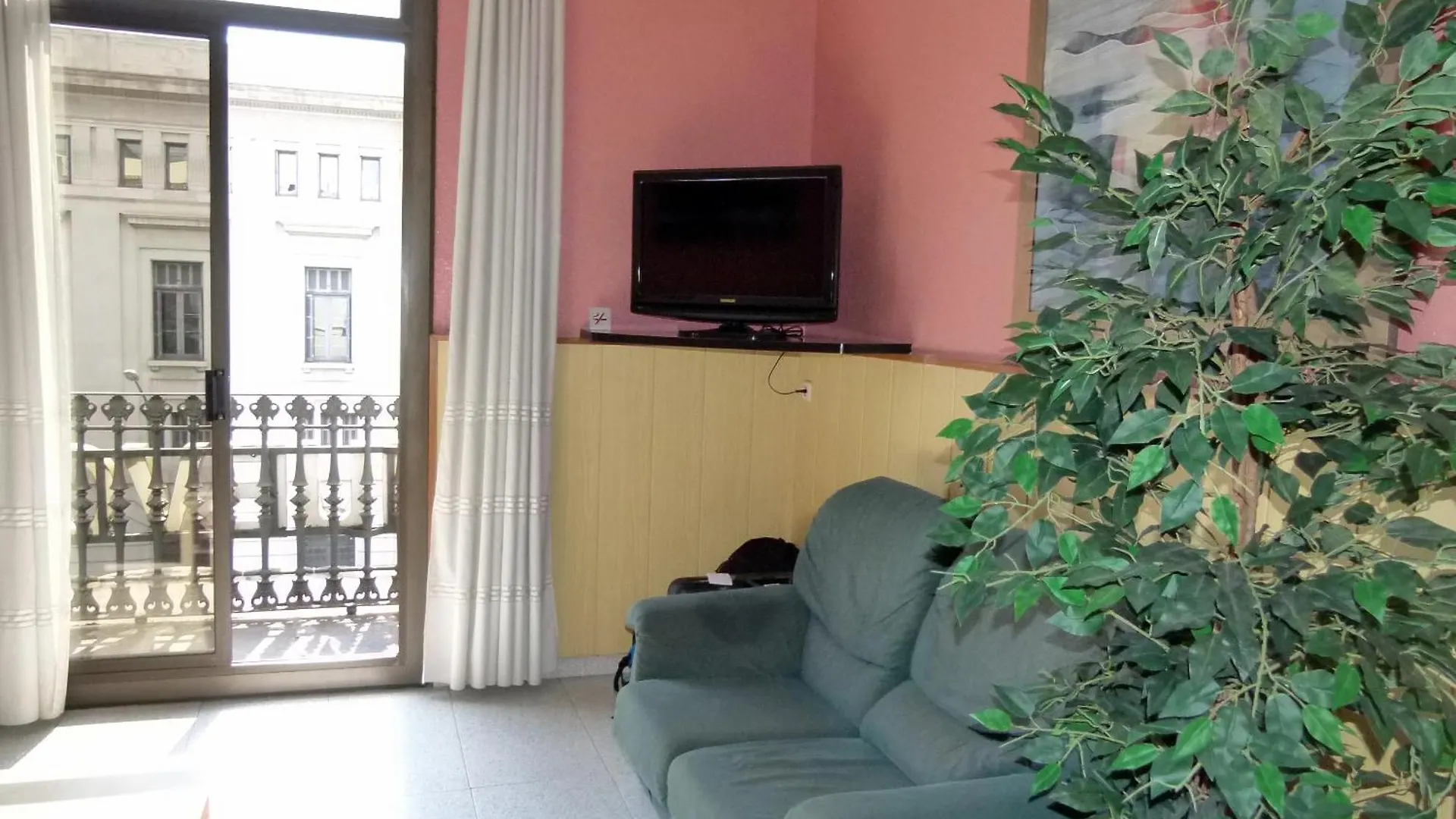 Hostal Nuevo Colon Barcelona Spain
